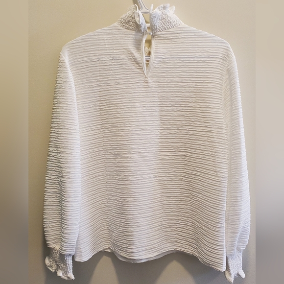 ☆3/35$ | White Textured Ruffle Edge Long Sleeves Mock Neck Loose Top in Size L - Picture 4 of 9